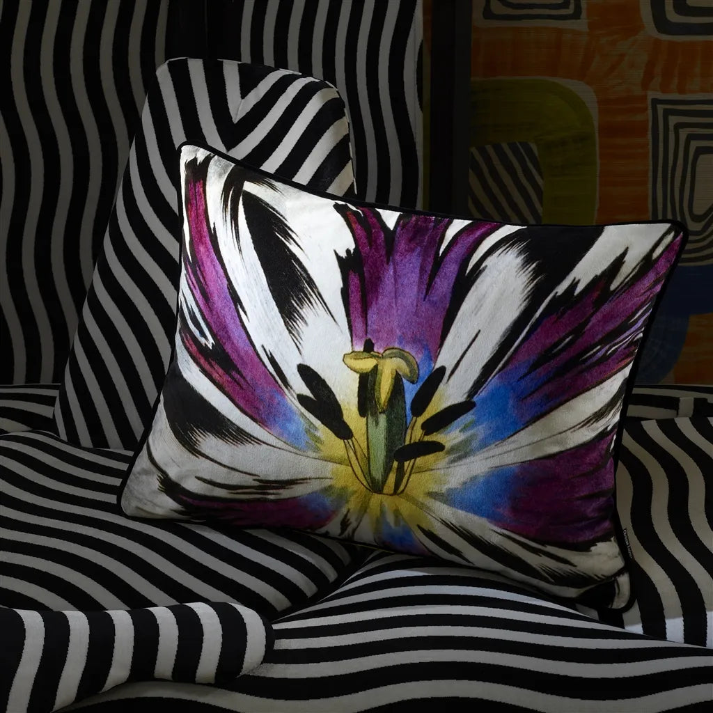 Eclosion Agate cushion