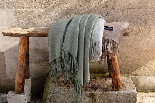 Bisou throw