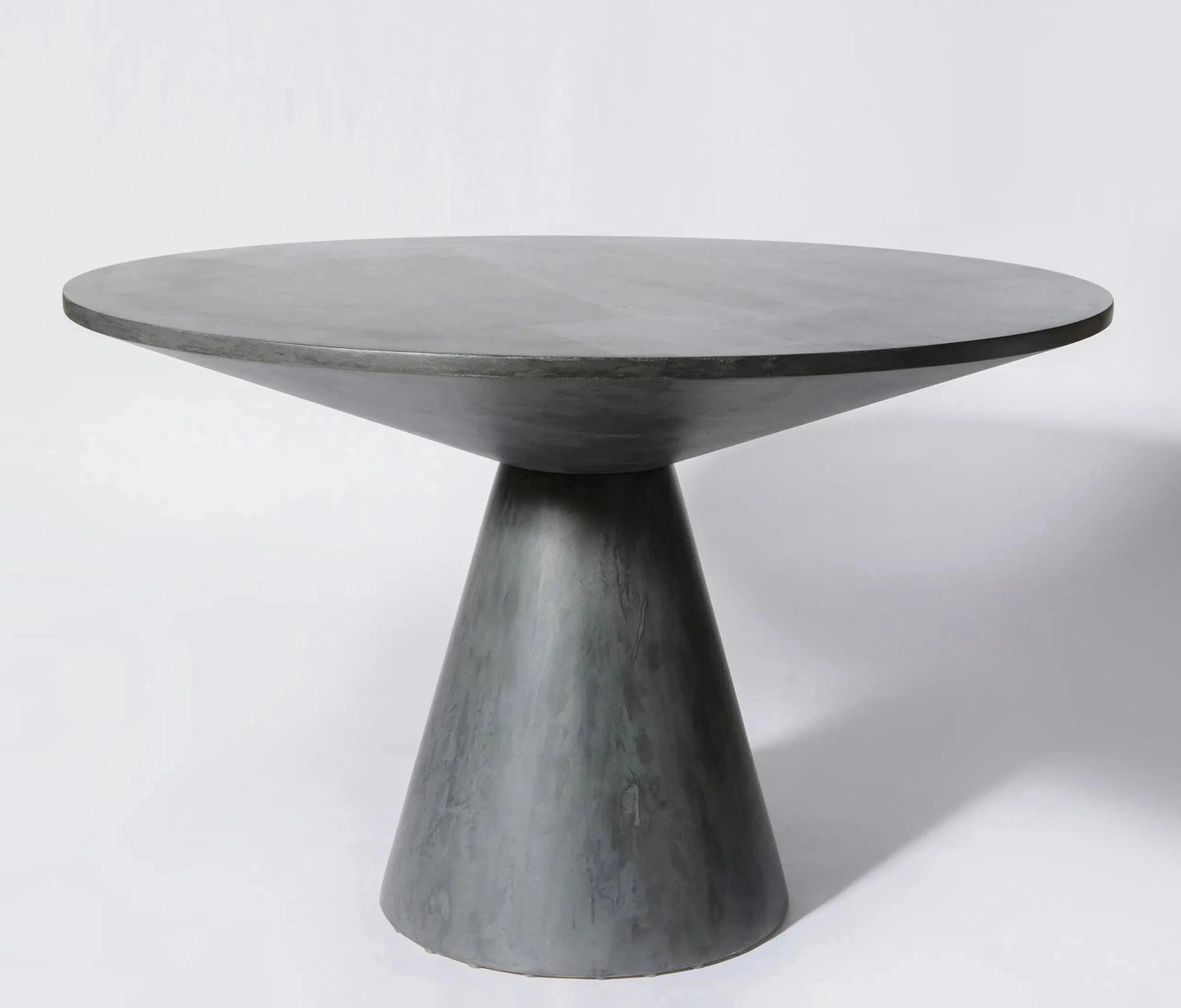Lola Dinig Table