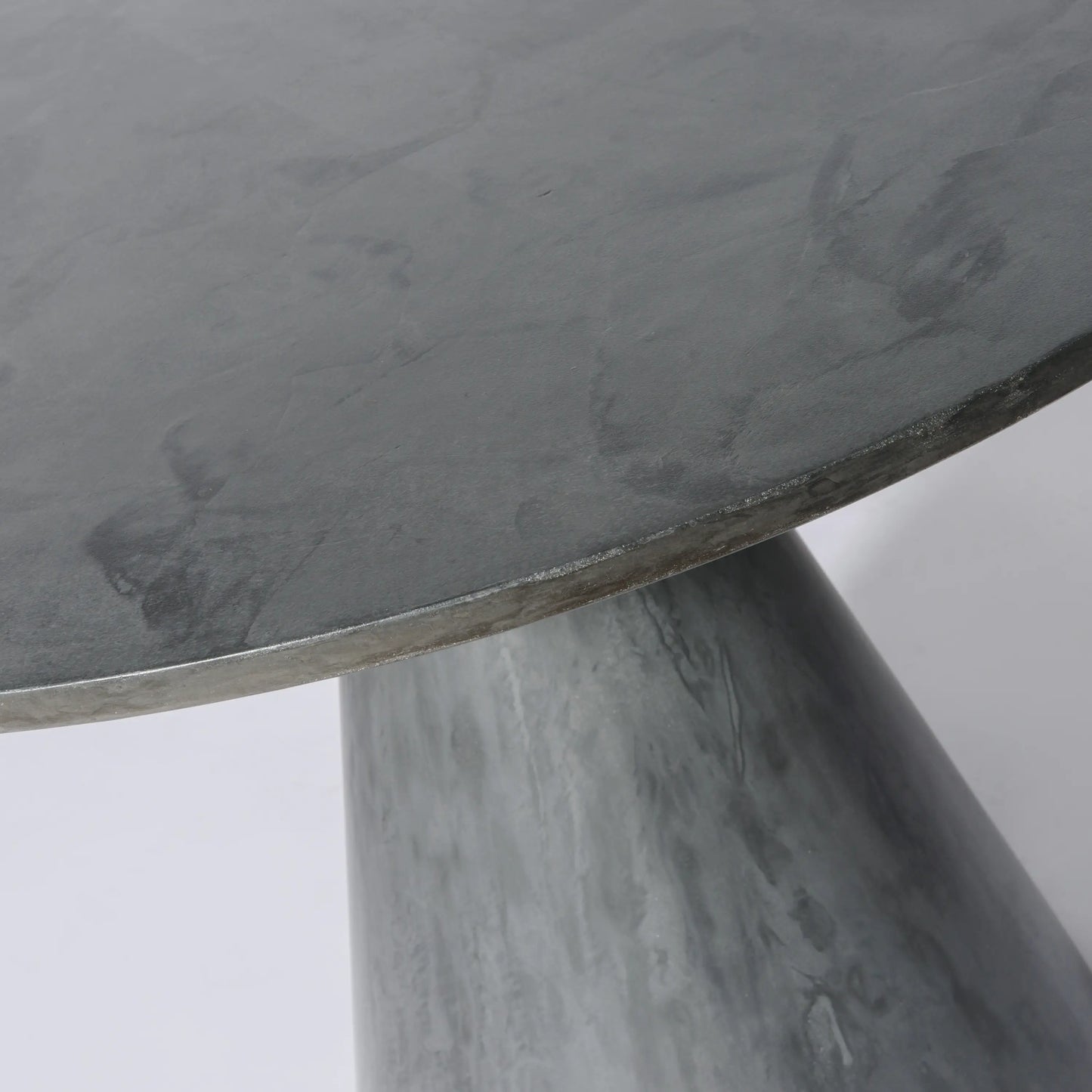 Lola Dinig Table