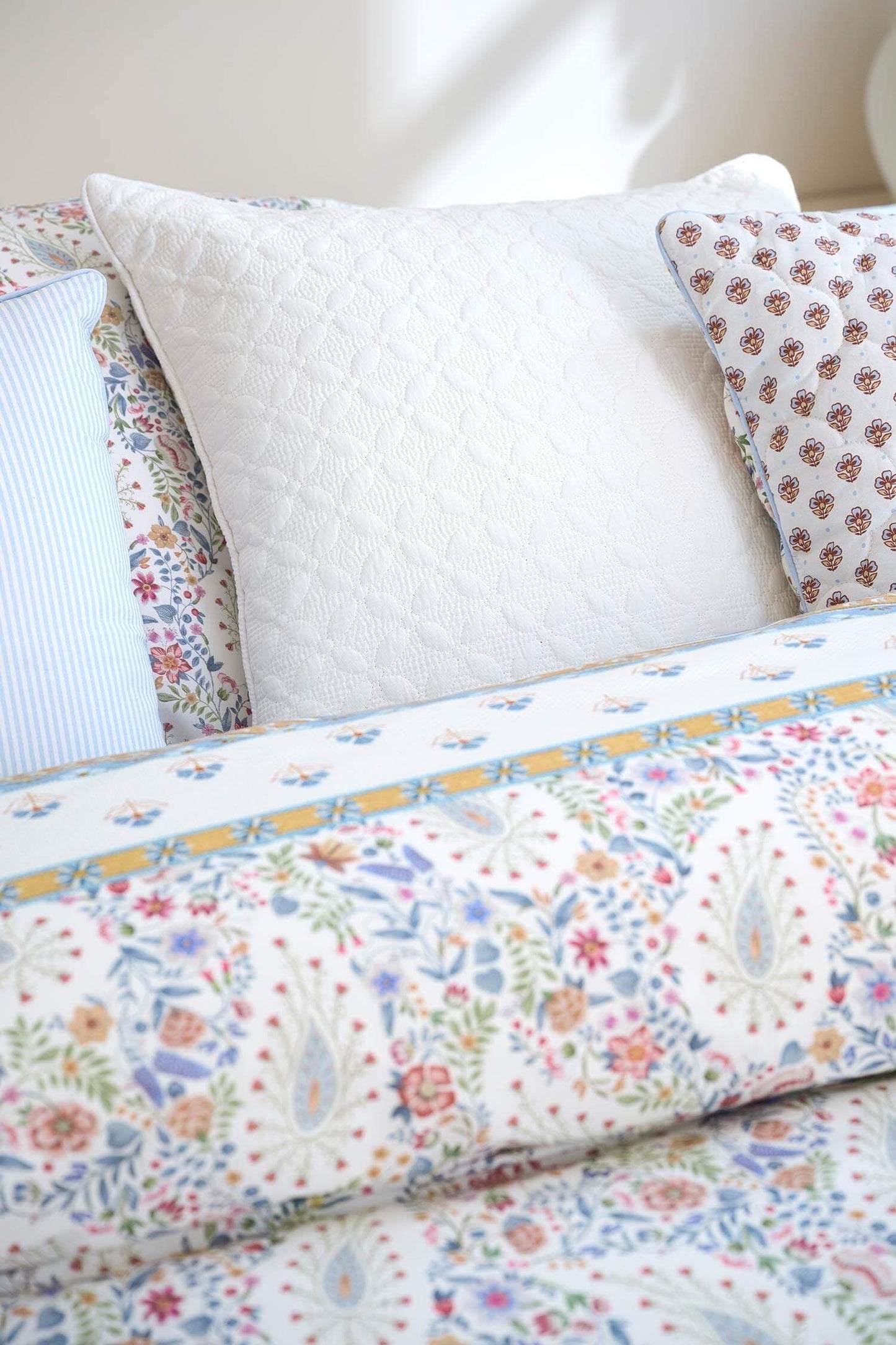 Cushion Yuna Off-white