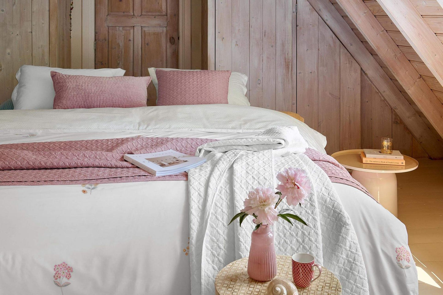 Cushion Yuna Pink