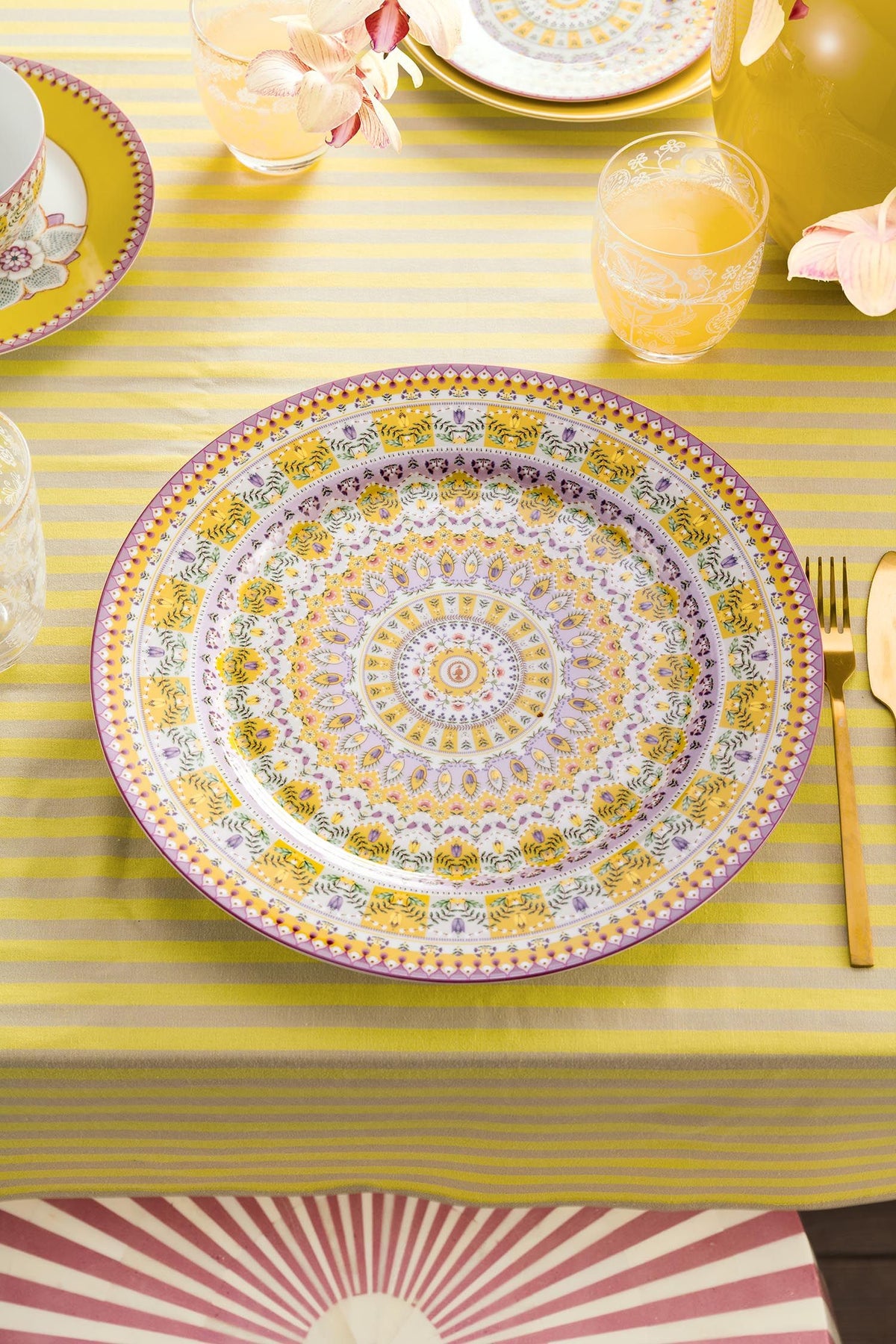 Plate Lily&Lotus Moon Delight Light Yellow - White 32 cm (Set 4 Pieces)
