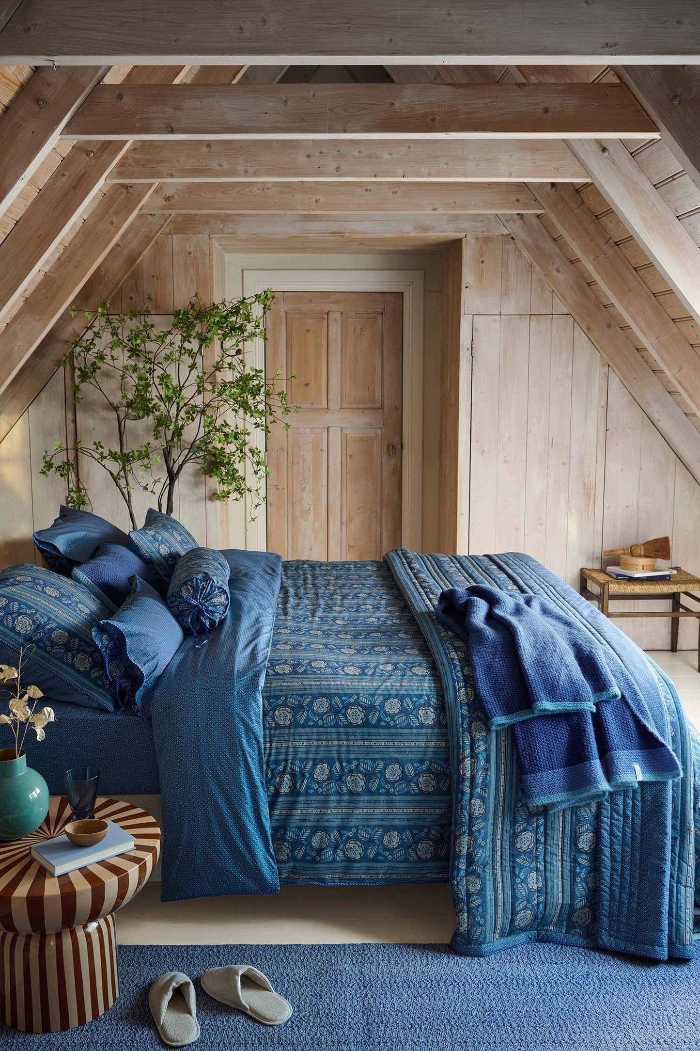 Rosa Rani Quilt - dark blue