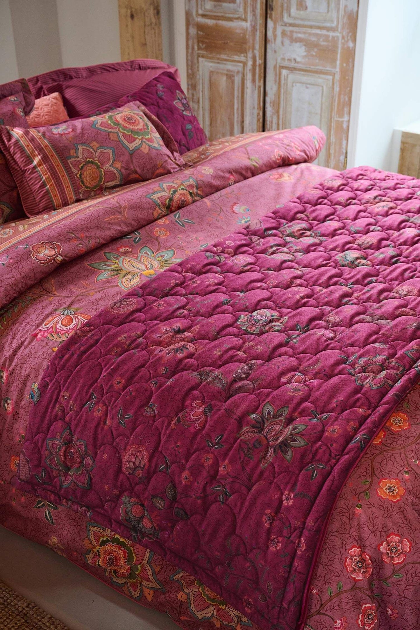 Velvet Mumbai Morning Quilt - dark pink