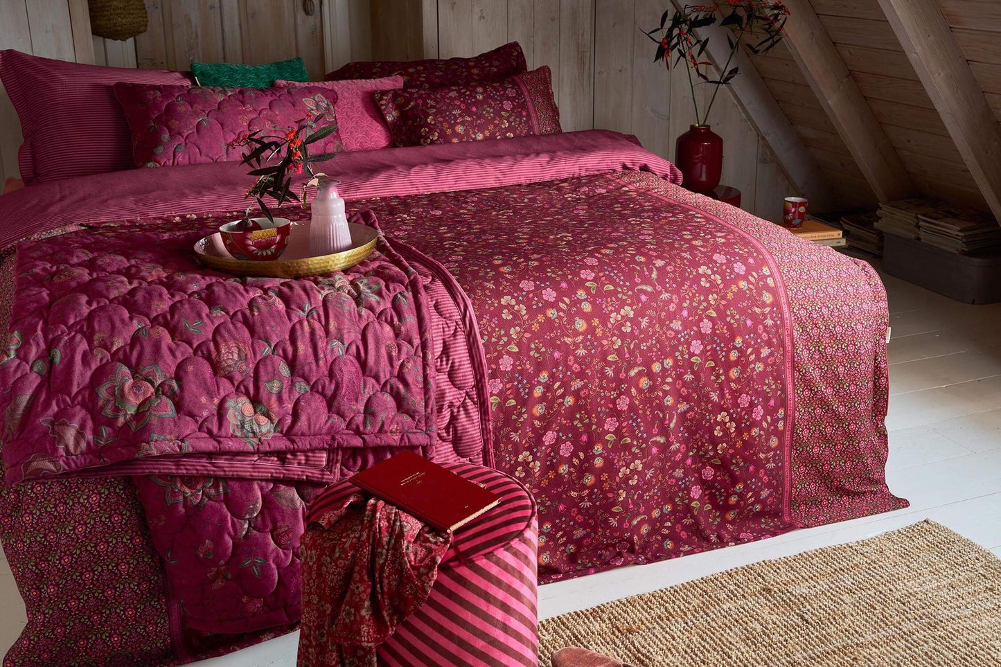 Velvet Mumbai Morning Quilt - dark pink