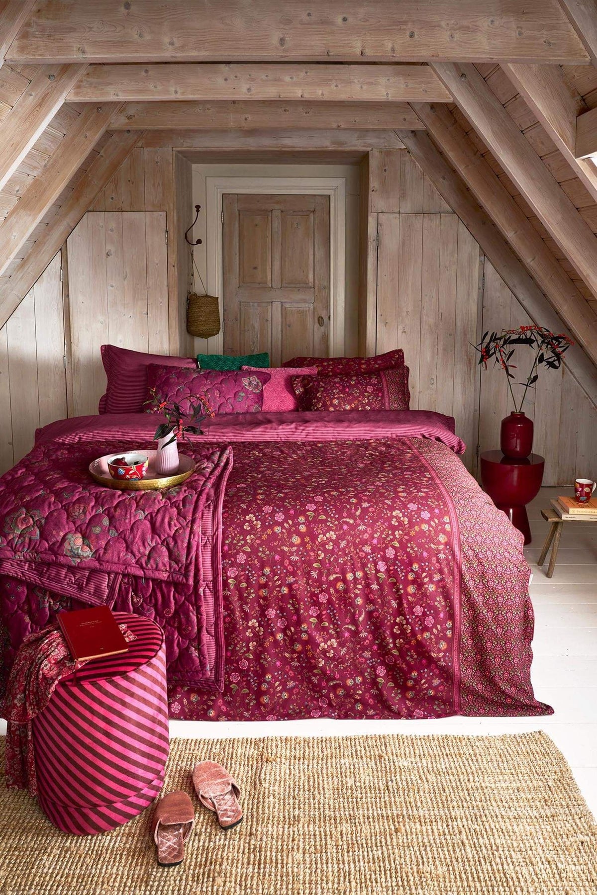 Velvet Mumbai Morning Quilt - dark pink