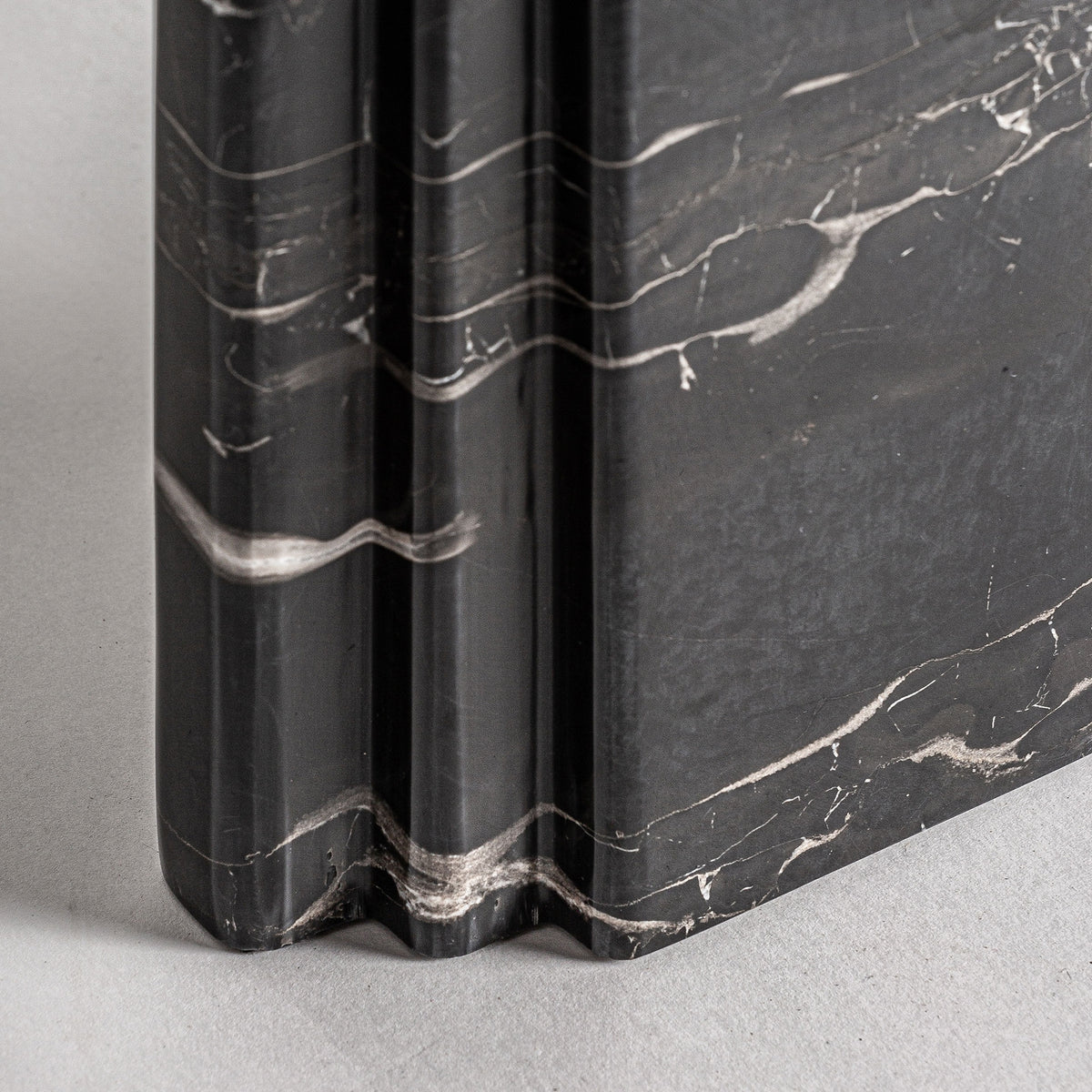 Kadern table lamp (Black Marble)