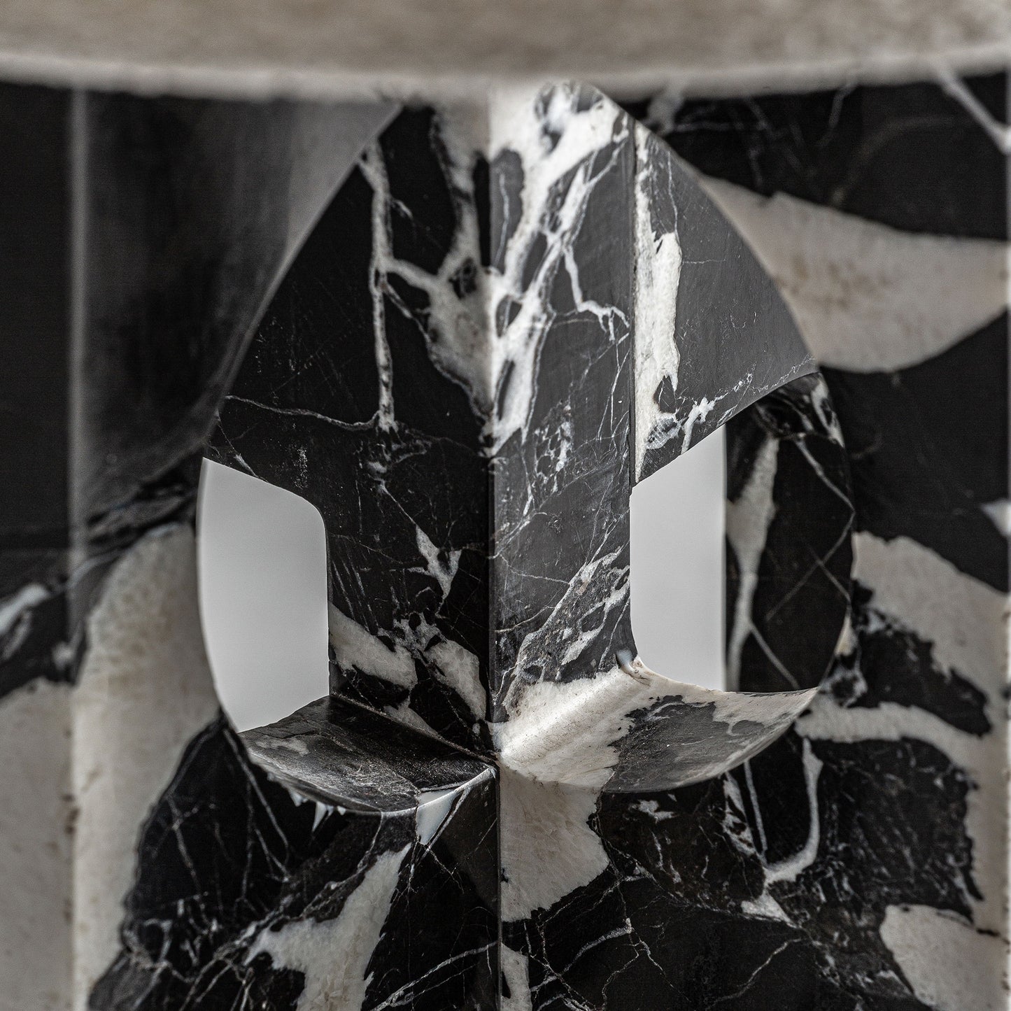 Noiré table lamp