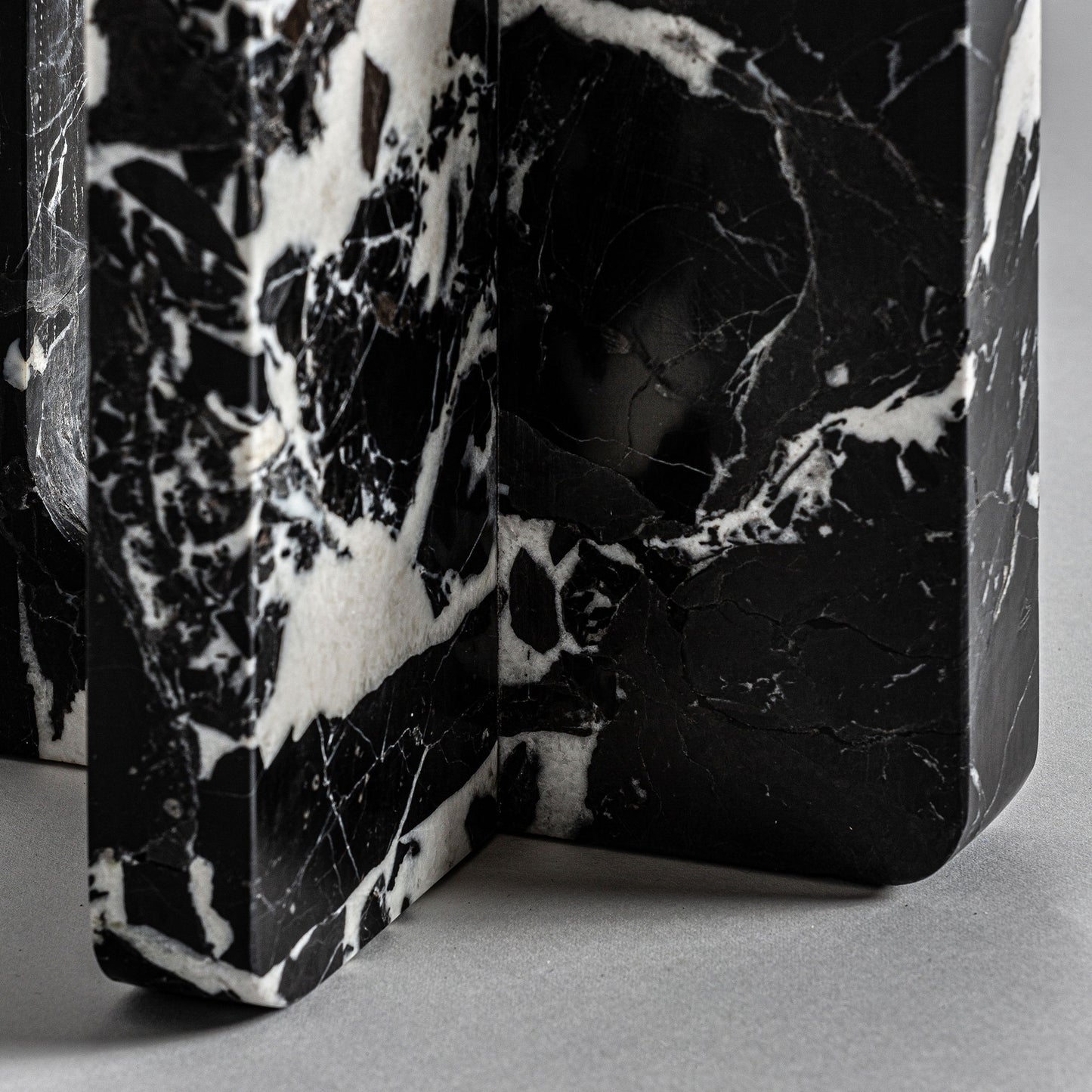 Noiré table lamp