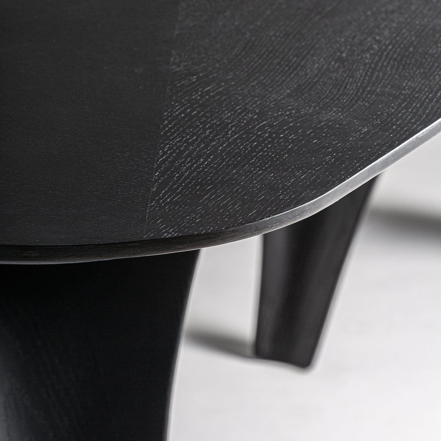 Bilzen Dining Table