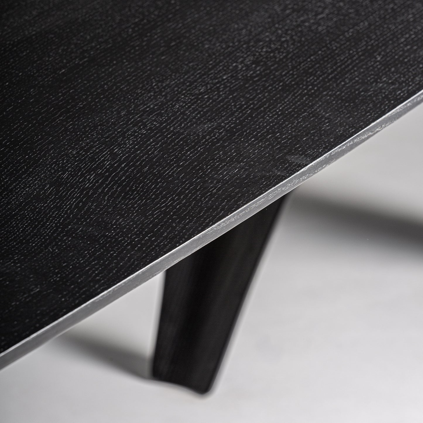 Bilzen Dining Table
