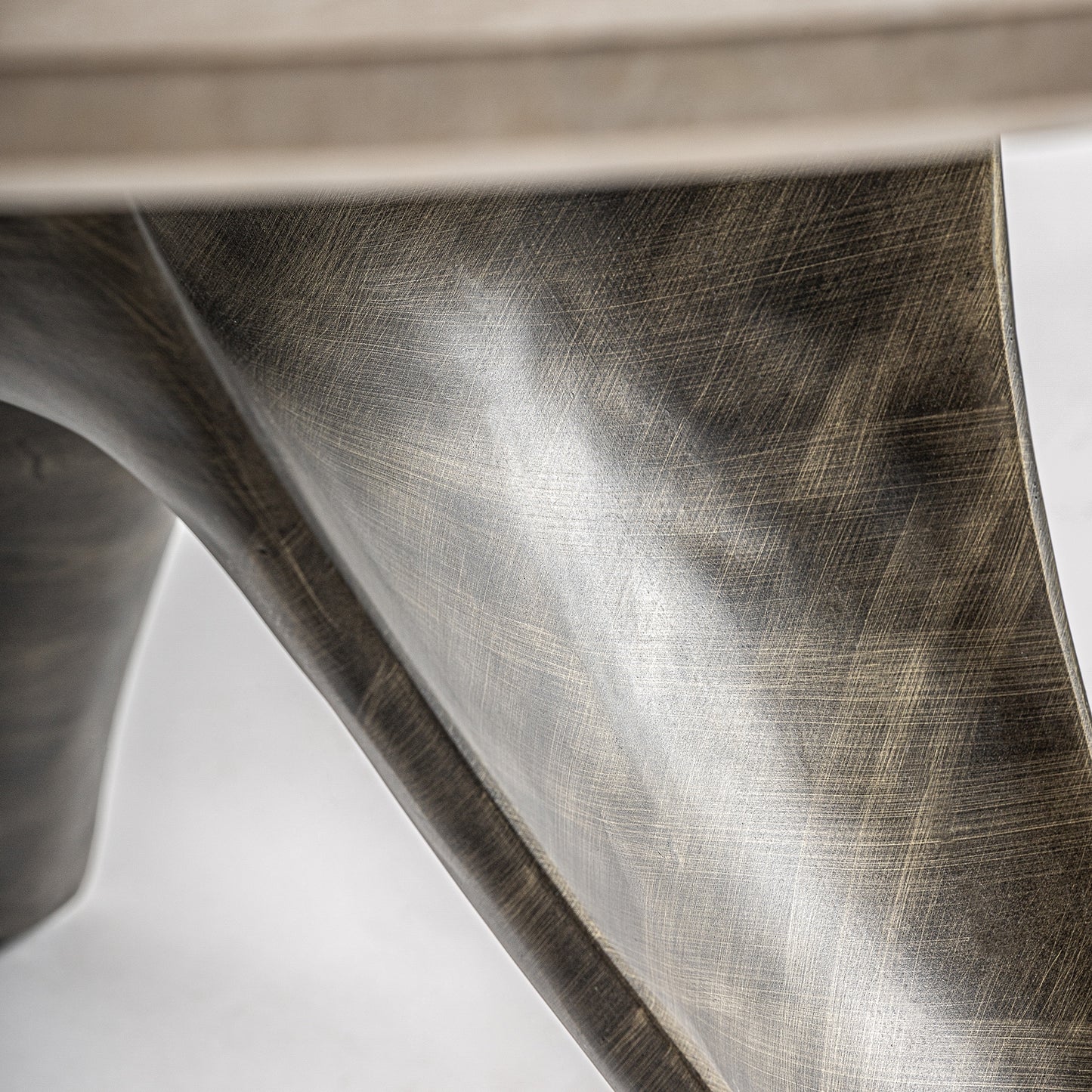 Laize Dining Table