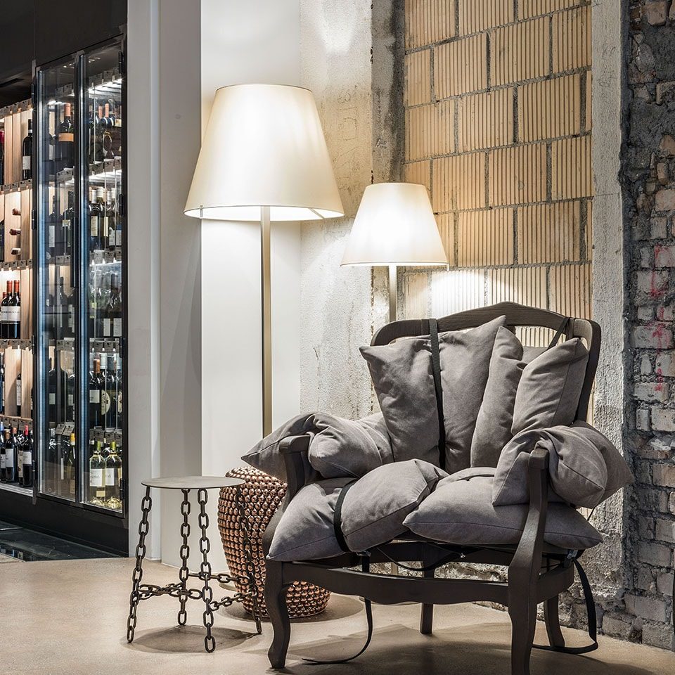 7 Pillows armchair