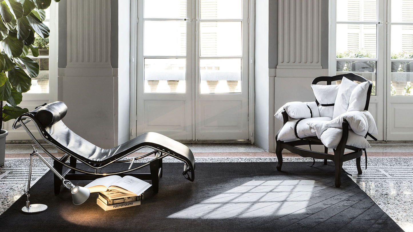 7 Pillows armchair