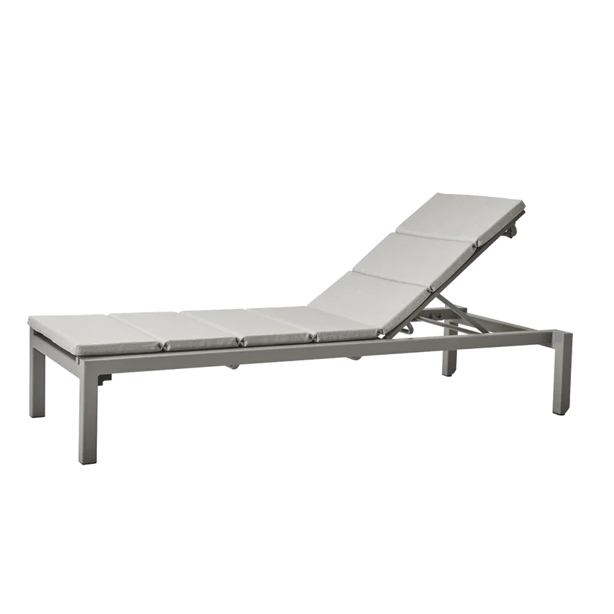 Relax sunbed with cushion