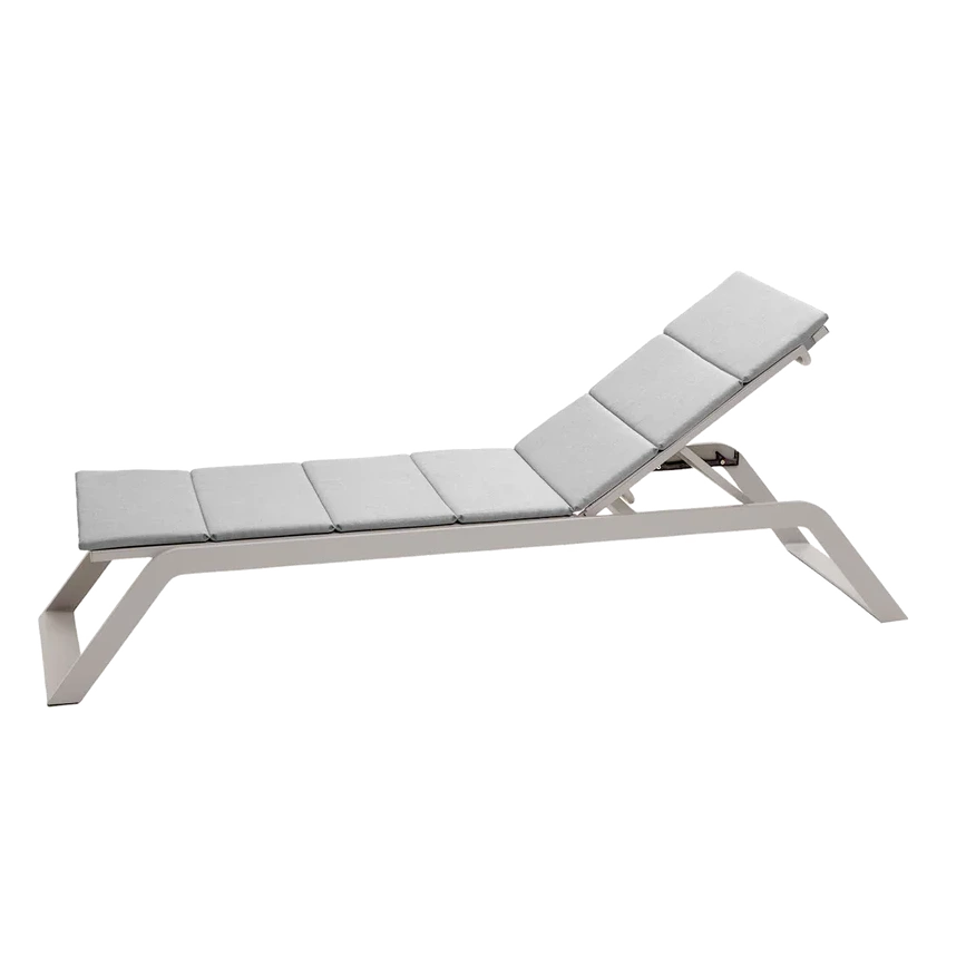 Siesta sunbed with cushion