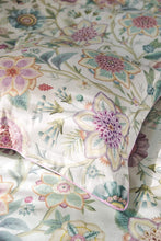 Carregar imagem no visualizador da galeria, Viva las Flores square cushion white
