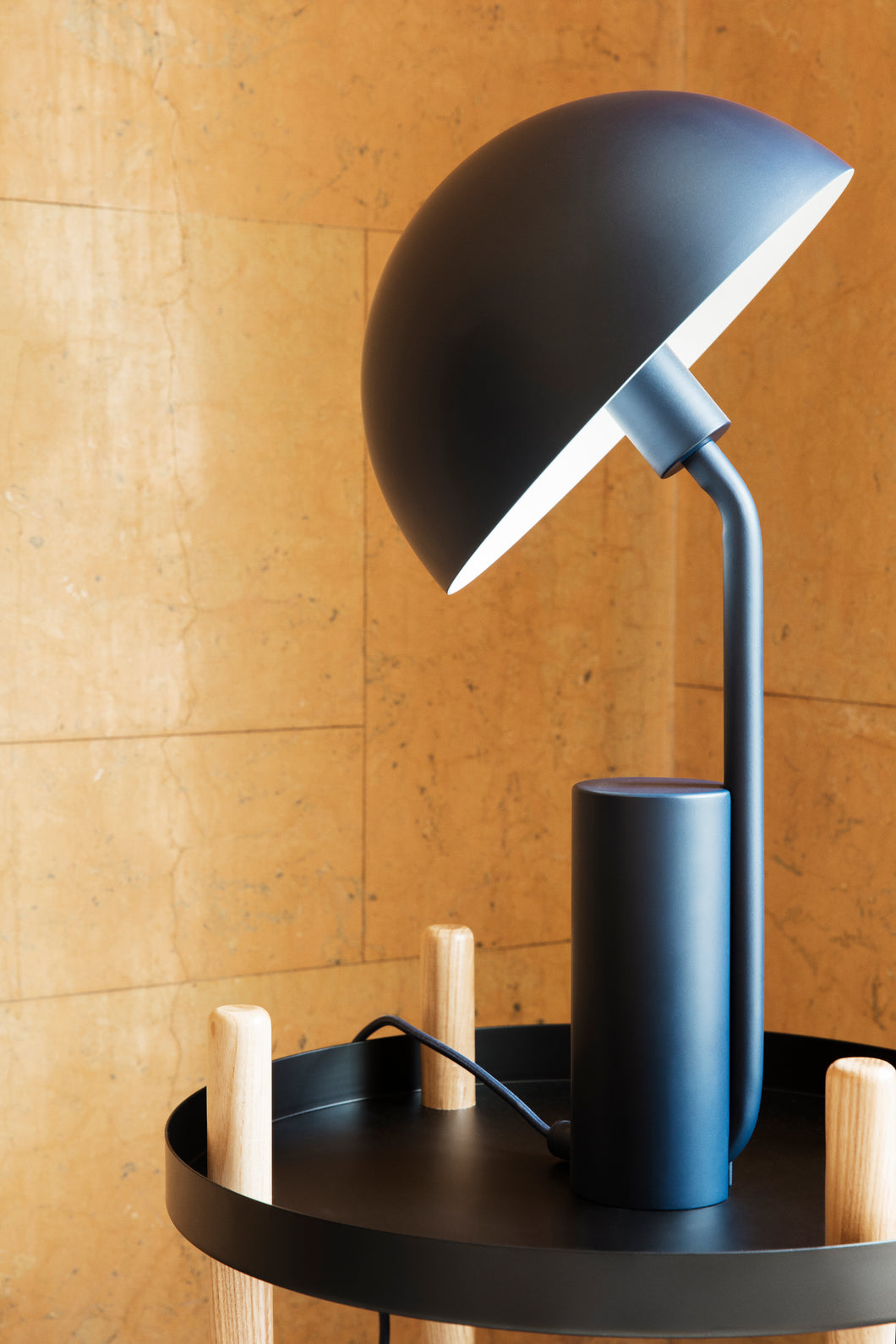 Cap table lamp