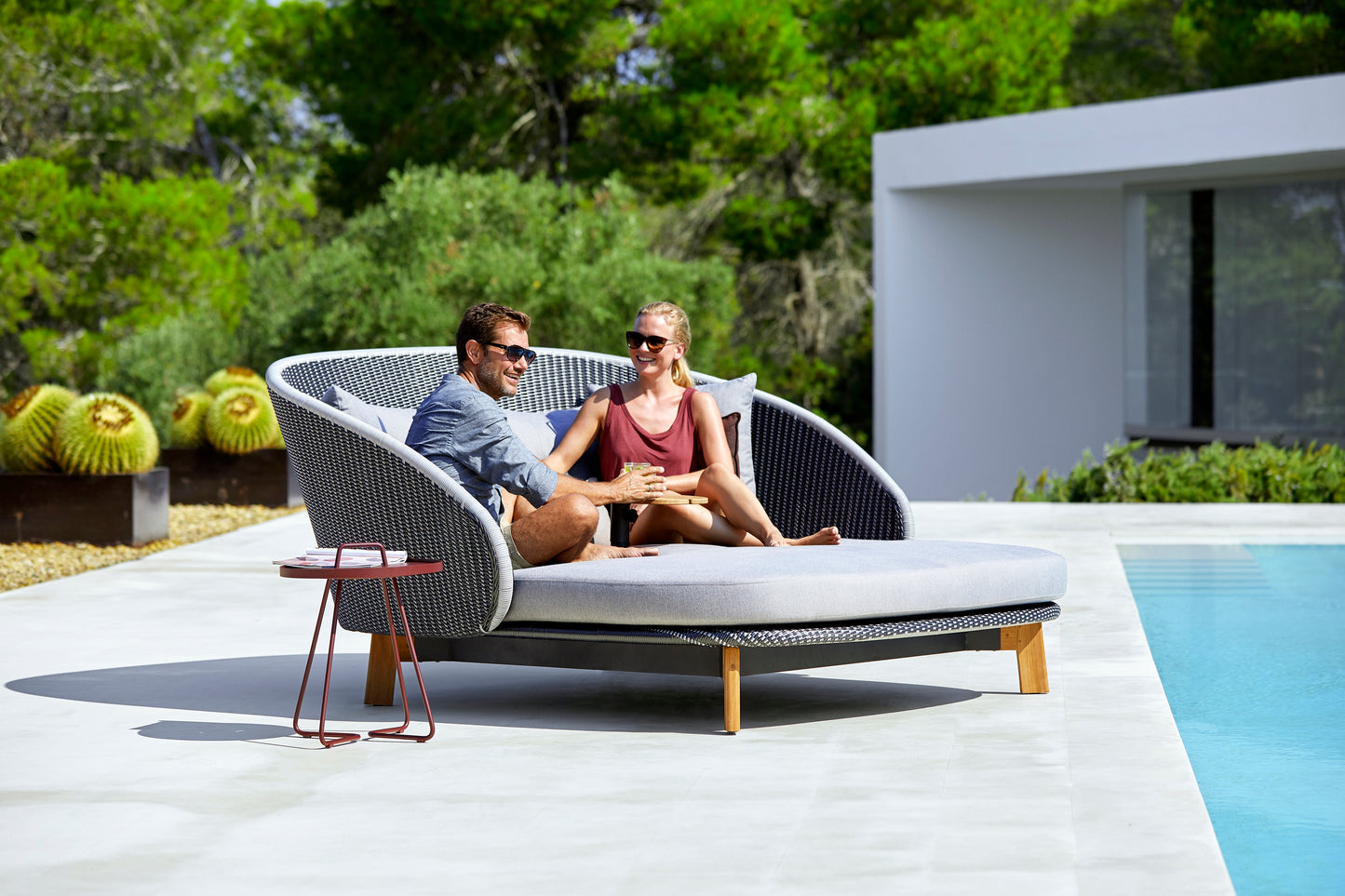 Peacock daybed