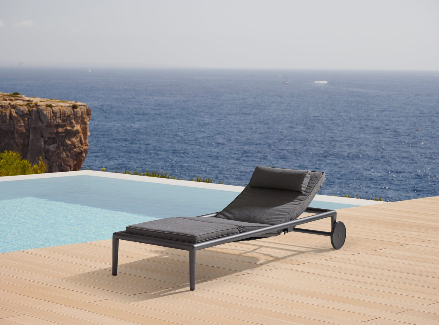 Conic sunbed