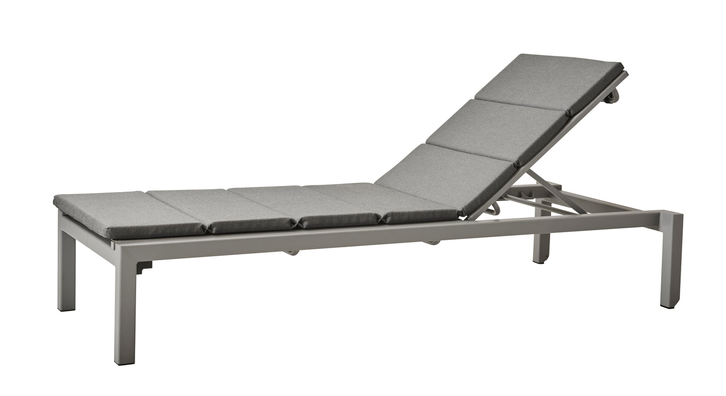 Relax sunbed with cushion