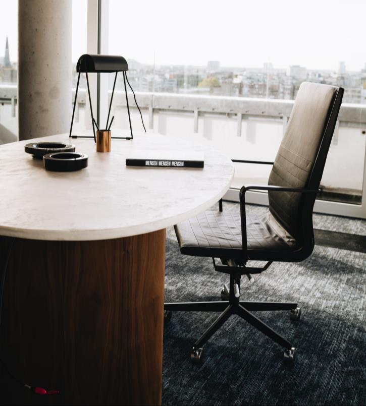 Senses Rock desk