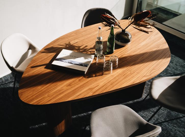 Senses Rock desk