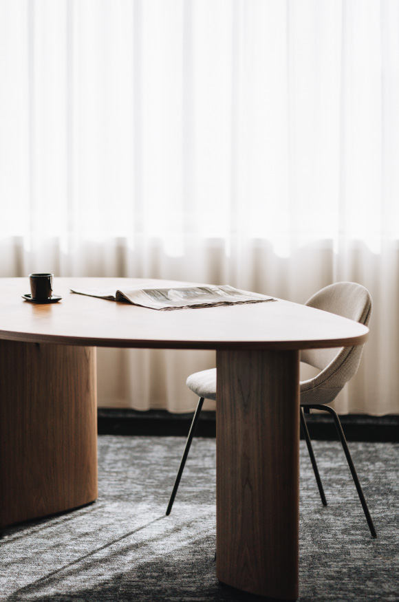 Senses Rock desk